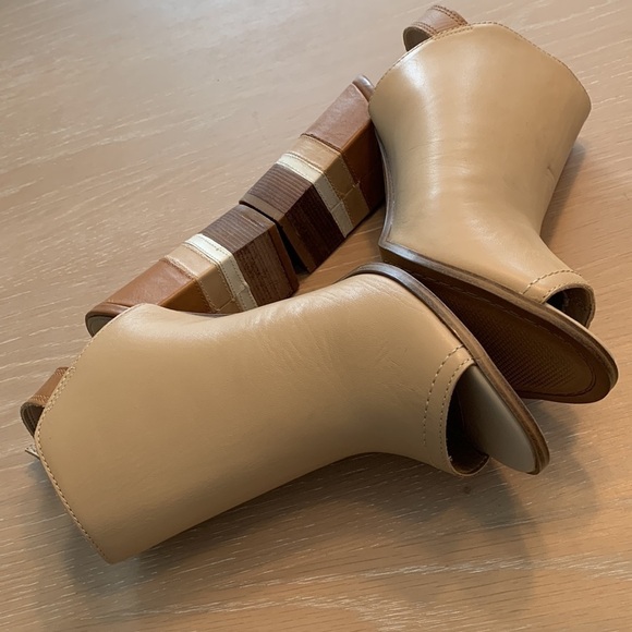 Aldo Cartiers Stacked Heel with heel strap New w Box, 1 small crease left shoe - Picture 6 of 9